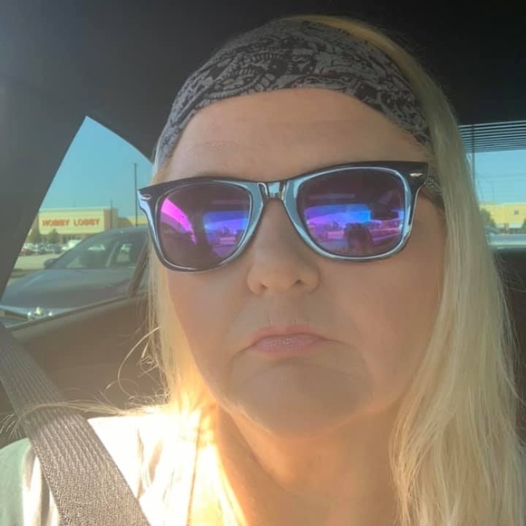 Meet the Posher Other - Meet your Posher, Debra